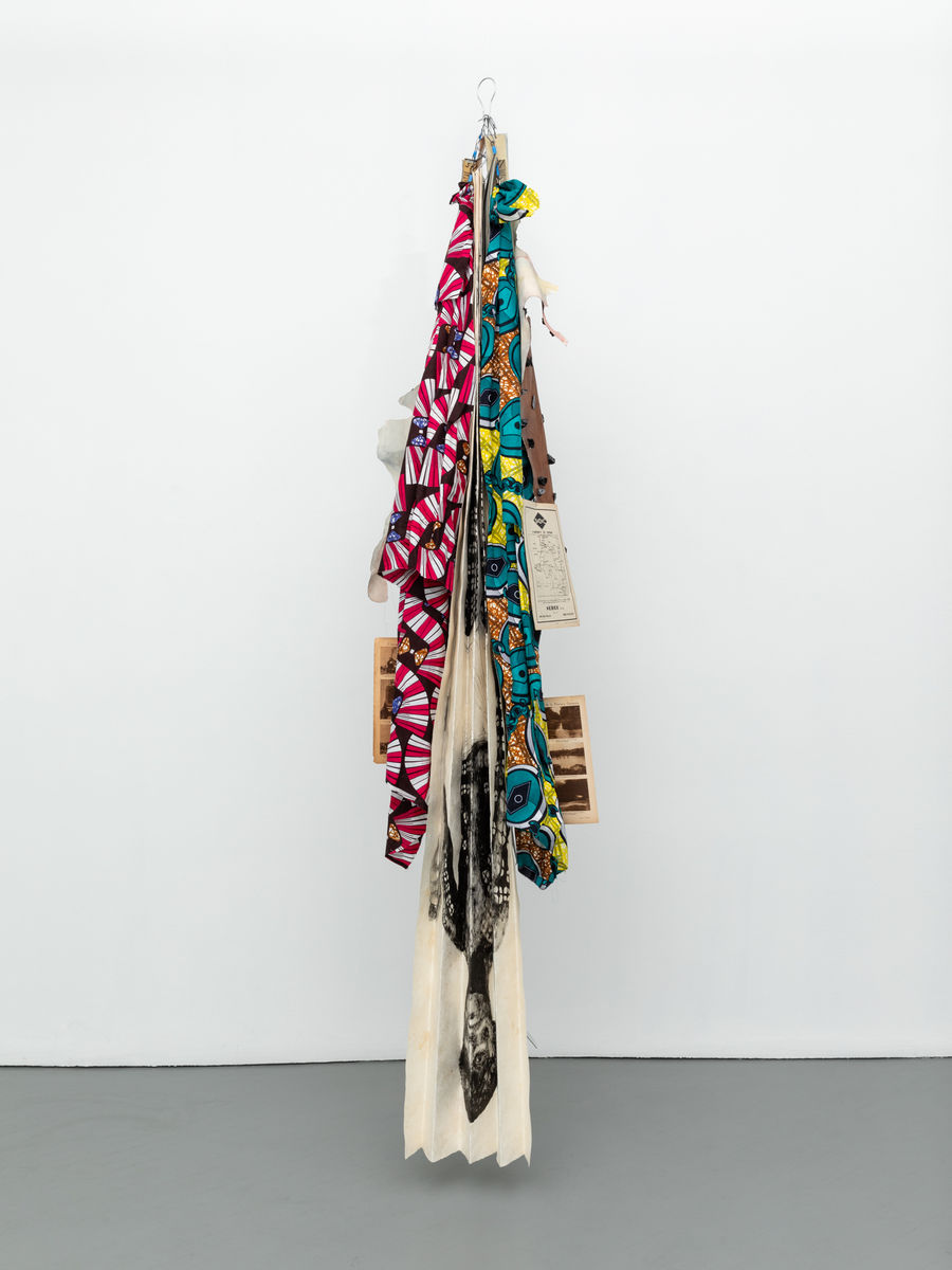 Noé Martínez; Árbol III. Las presencias dormidas; 2020