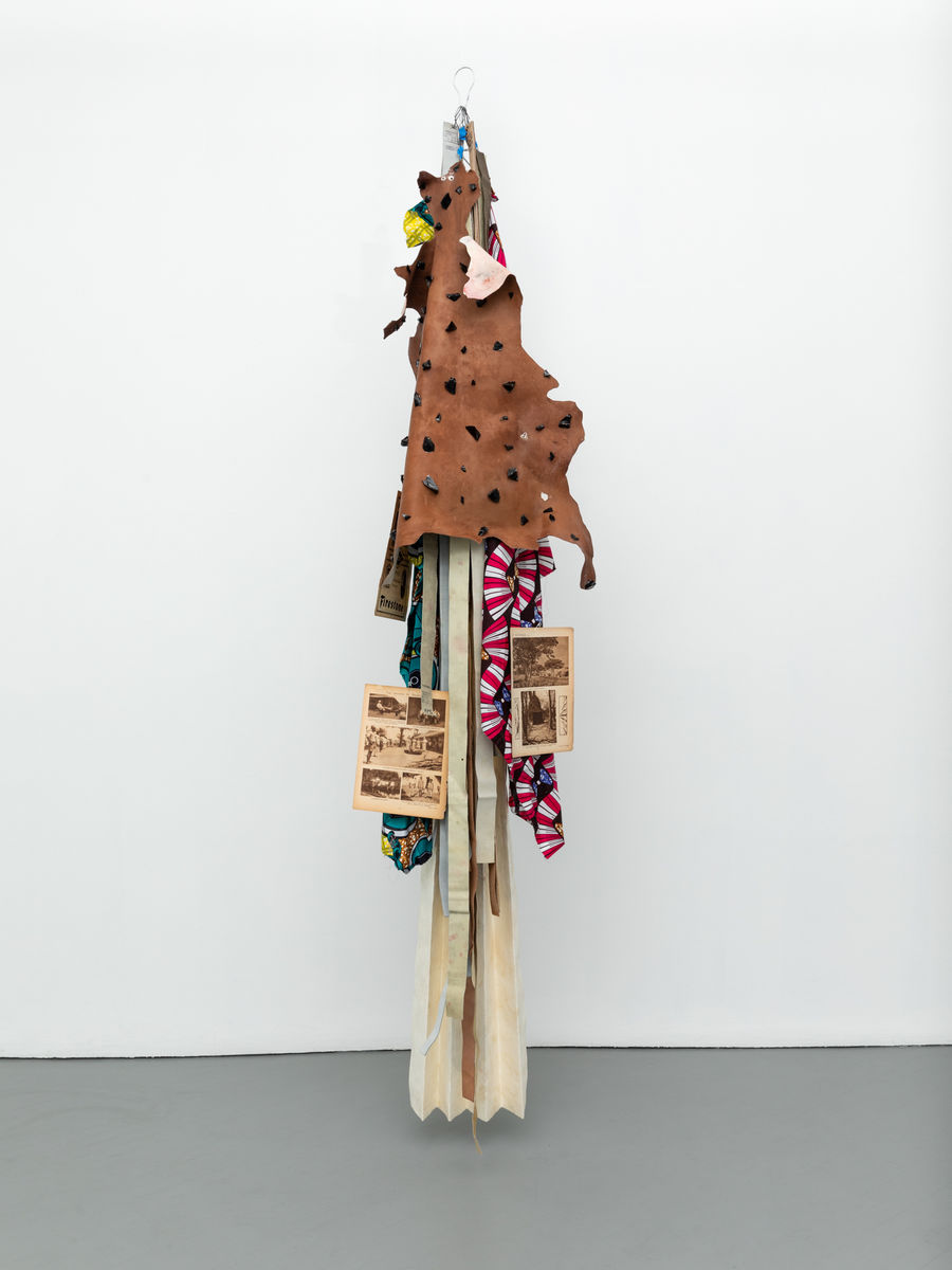 Noé Martínez; Árbol III. Las presencias dormidas; 2020